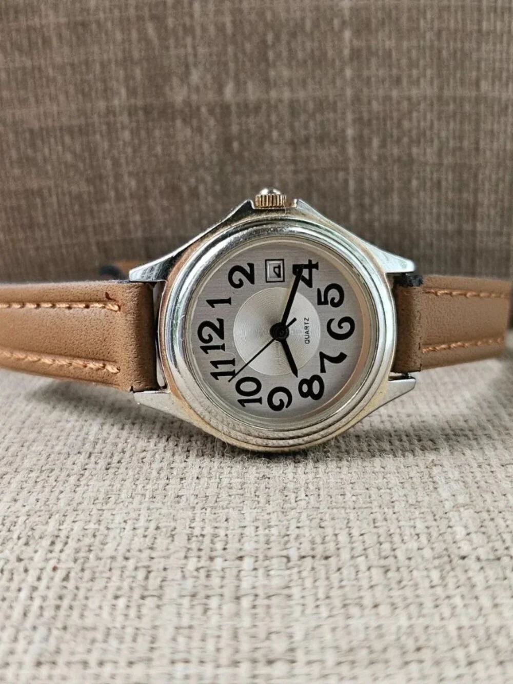 Vintage Wristwatch Brown Faux Leather Strap Analog Date Calendar Quartz Watch